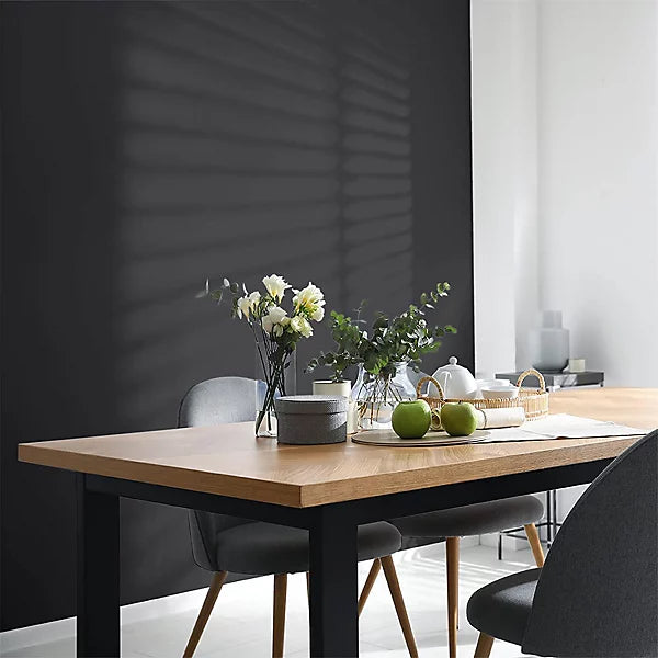 Johnstone’s Black Matt Wall & Ceiling Emulsion Paint 2.5L