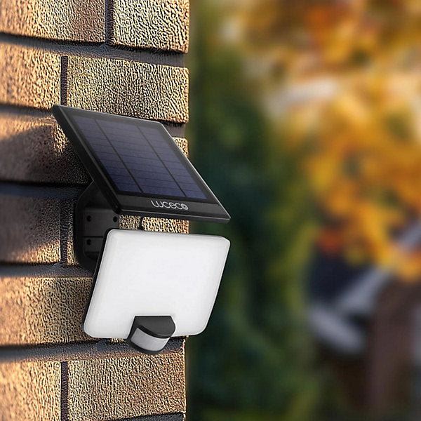 Luceco Black IP54 11W 1500 Lumens Solar Floodlight with PIR Sensor fl11
